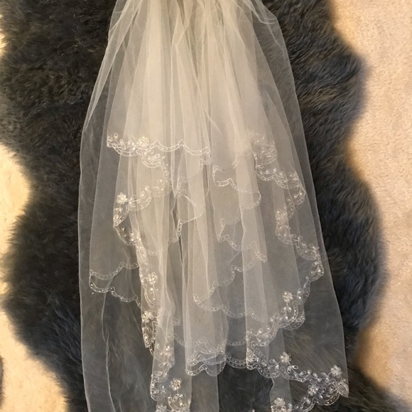 Oleg Cassini Wedding Dress - Picture 6 of 8